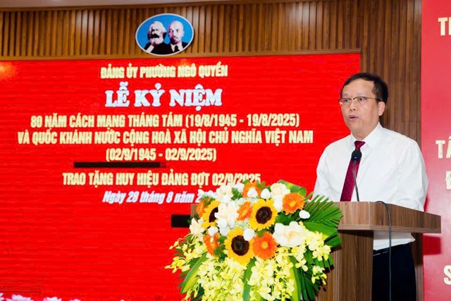 Đồng ch&iacute; C&aacute;p Trọng Tuấn, B&iacute; thư Đảng ủy - Chủ tịch HĐND phường ph&aacute;t biểu tại Lễ kỷ niệm.