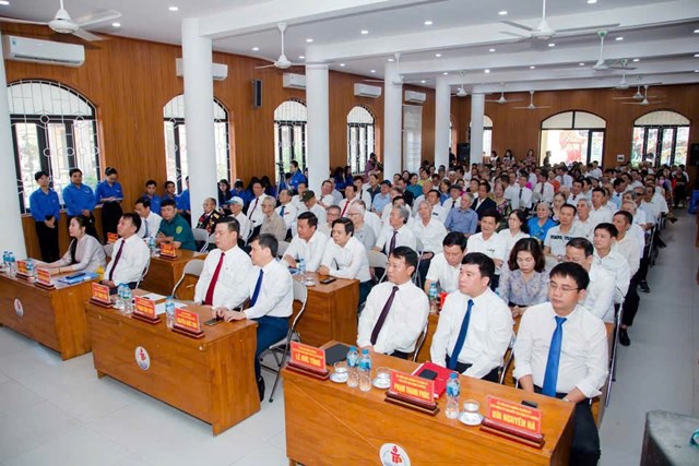 C&aacute;c đại biểu v&agrave; đảng vi&ecirc;n phường Ng&ocirc; Quyền dự Lễ kỷ niệm 80 năm C&aacute;ch mạng Th&aacute;ng T&aacute;m v&agrave; Quốc kh&aacute;nh 2/9.