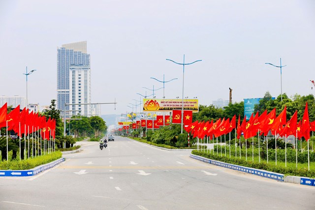Rực rỡ cờ hoa đón mừng thành phố Quảng Ninh - Ảnh 3