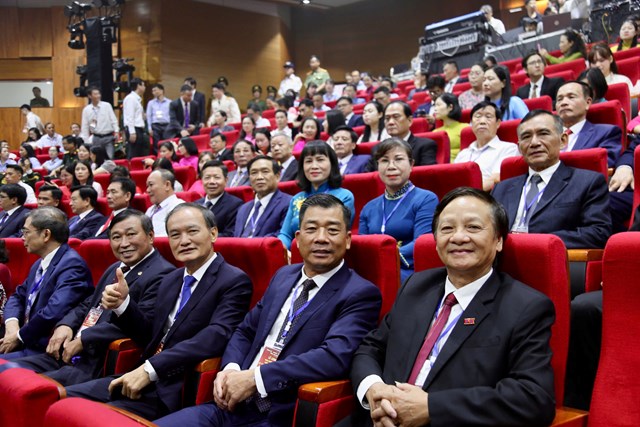 C&aacute;c đồng ch&iacute; l&atilde;nh đạo Đảng, Nh&agrave; nước, Trung ương v&agrave; đại biểu dự Lễ c&ocirc;ng bố Nghị quyết về th&agrave;nh lập th&agrave;nh phố Quảng Ninh.