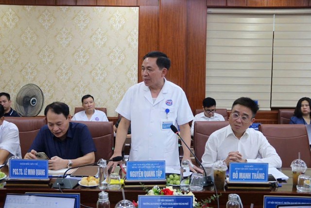 L&atilde;nh đạo Bệnh viện Hữu nghị Việt Tiệp b&aacute;o c&aacute;o kết quả thực hiện nhiệm vụ v&agrave; những kh&oacute; khăn, thuận lợi khi triển khai cơ chế tự chủ.