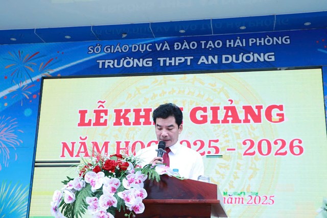 Đại diện l&atilde;nh đạo Trường THPT An Dương ph&aacute;t biểu khai giảng năm học mới 2025 &ndash; 2026.