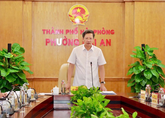 Đồng ch&iacute; L&ecirc; Anh Qu&acirc;n, Ủy vi&ecirc;n Ban Thường vụ Th&agrave;nh ủy, Ph&oacute; Chủ tịch Thường trực UBND th&agrave;nh phố, ph&aacute;t biểu chỉ đạo tại cuộc họp kiểm tra tiến độ giải ph&oacute;ng mặt bằng c&aacute;c dự &aacute;n tr&ecirc;n địa b&agrave;n phường Hải An &ndash; Đ&ocirc;ng Hải.