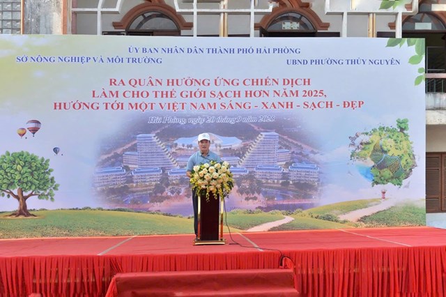 Đại diện l&atilde;nh đạo th&agrave;nh phố ph&aacute;t biểu ph&aacute;t động Lễ ra qu&acirc;n hưởng ứng Chiến dịch &ldquo;L&agrave;m cho thế giới sạch hơn&rdquo; năm 2025.