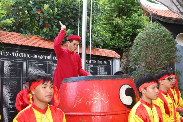 Trống hội v&agrave; tế lễ cổ truyền &ndash; kh&ocirc;ng kh&iacute; lễ hội rộn r&agrave;ng nhưng trang nghi&ecirc;m.