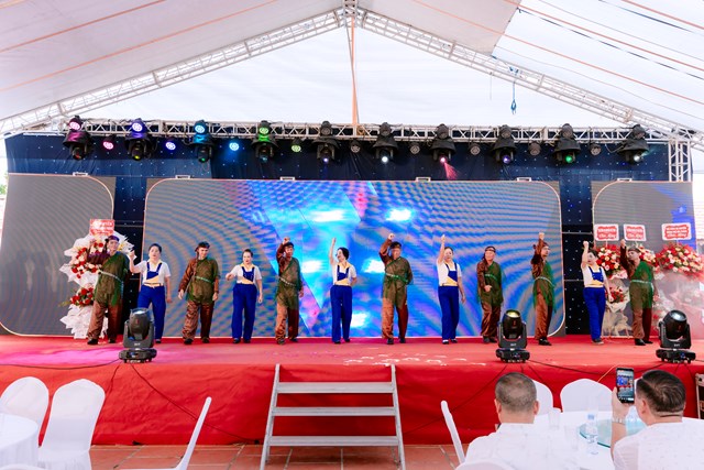 Chương tr&igrave;nh biểu diễn của đo&agrave;n y&ecirc;u d&acirc;n ca Quan họ Bắc Ninh