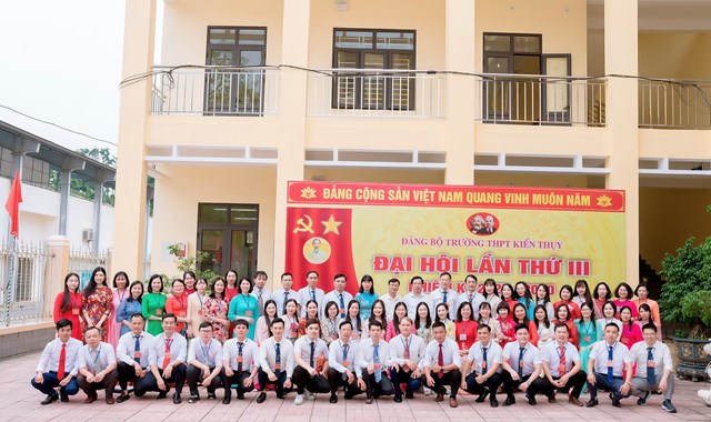 Tập thể Đảng bộ Trường THPT Kiến Thụy