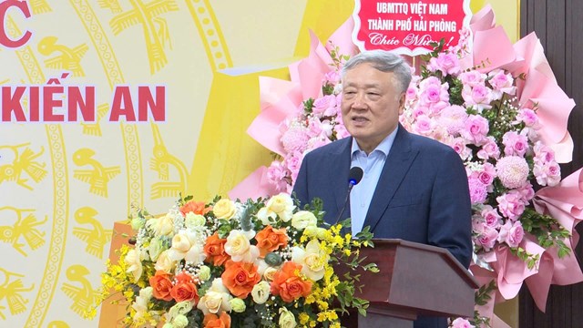 Ph&oacute; Thủ tướng b&agrave;y tỏ vui mừng về kết quả, chất lượng gi&aacute;o dục - đ&agrave;o tạo của th&agrave;nh phố Hải Ph&ograve;ng n&oacute;i chung v&agrave; Trường THPT Kiến An n&oacute;i ri&ecirc;ng ng&agrave;y c&agrave;ng được n&acirc;ng cao