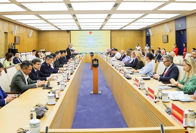 To&agrave;n cảnh buổi l&agrave;m việc giữa l&atilde;nh đạo th&agrave;nh phố Hải Ph&ograve;ng v&agrave; Đo&agrave;n c&ocirc;ng t&aacute;c H&agrave; Lan.