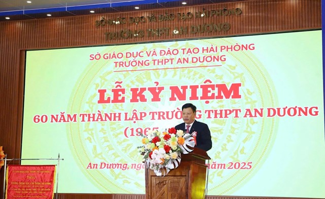 Đồng ch&iacute; L&ecirc; Trung Ki&ecirc;n, Ủy vi&ecirc;n Ban Thường vụ Th&agrave;nh ủy, Ph&oacute; Chủ tịch UBND th&agrave;nh phố Hải Ph&ograve;ng ph&aacute;t biểu tại Lễ kỷ niệm 60 năm th&agrave;nh lập Trường THPT An Dương.