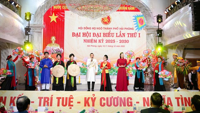 Tiết mục nghệ thuật ch&agrave;o mừng Đại hội đại biểu lần thứ I Hội đồng họ Ng&ocirc; th&agrave;nh phố Hải Ph&ograve;ng, nhiệm kỳ 2025&ndash;2030, tạo kh&ocirc;ng kh&iacute; trang trọng v&agrave; gi&agrave;u bản sắc văn h&oacute;a.