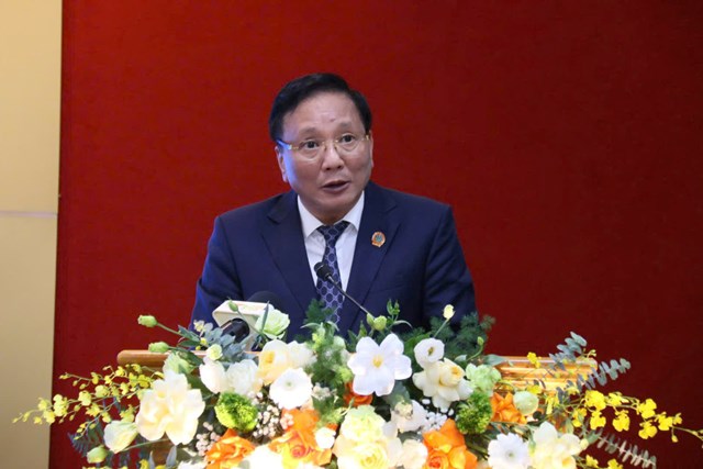 Đồng ch&iacute; Lưu Tuấn Dũng, Ch&aacute;nh &aacute;n TAND TP. Hải Ph&ograve;ng tr&igrave;nh b&agrave;y b&aacute;o c&aacute;o tổng kết v&agrave; phương hướng nhiệm vụ năm 2026.