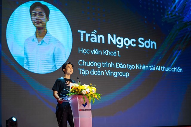 Những học vi&ecirc;n đầu ti&ecirc;n của Chương tr&igrave;nh Đ&agrave;o tạo 20.000 Nh&acirc;n t&agrave;i AI thực chiến tham dự Lễ Khai giảng tại Trường Đại học VinUni s&aacute;ng nay