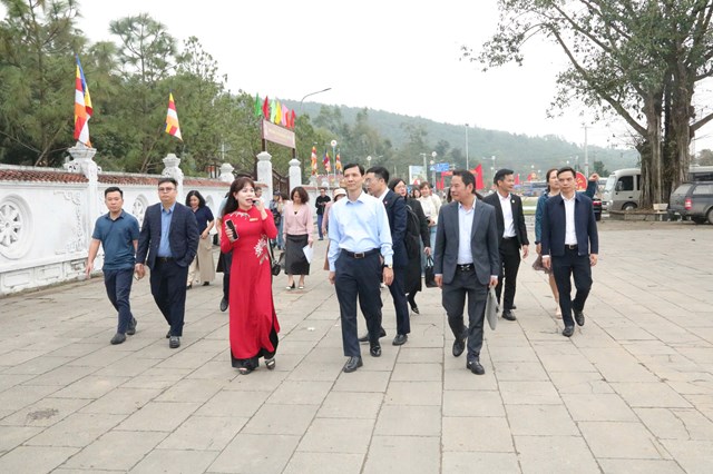 Đại diện Sở,&nbsp;ban, ng&agrave;nh, Ban Quản l&yacute; Di t&iacute;ch c&ugrave;ng c&aacute;c cơ quan th&ocirc;ng tấn, b&aacute;o ch&iacute; đi thực tế về c&ocirc;ng t&aacute;c chuẩn bị trước lễ hội&nbsp;C&ocirc;n Sơn &ndash; Kiếp Bạc năm 2026.