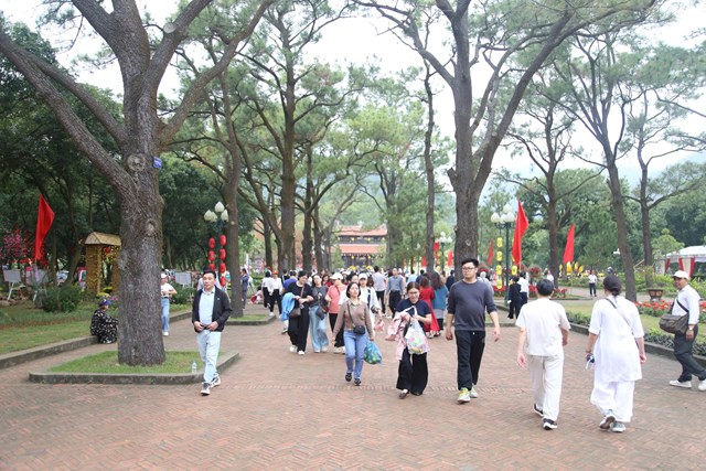 Sự kiện thu h&uacute;t sự tham gia của đ&ocirc;ng đảo nh&acirc;n d&acirc;n v&agrave; du kh&aacute;ch thập phương.&nbsp;(Ảnh: Bản tin VHTTDL HP)