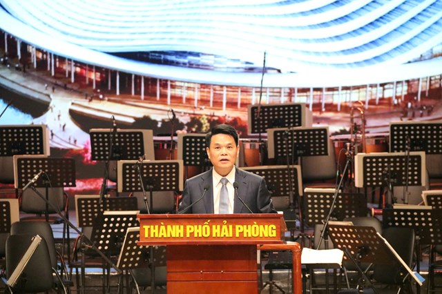 &Ocirc;ng L&ecirc; Ngọc Ch&acirc;u, Chủ tịch UBND TP Hải Ph&ograve;ng ph&aacute;t biểu khai trương Nh&agrave; h&aacute;t Hoa phượng. (Ảnh: Chuy&ecirc;n đề ANHP)