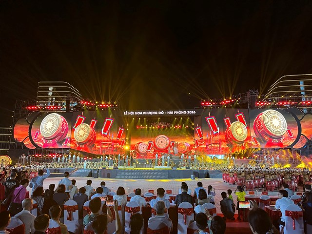 Với chủ đề &ldquo;Hải Ph&ograve;ng - Hội tụ - Tỏa s&aacute;ng&rdquo;, chương tr&igrave;nh năm nay được x&acirc;y dựng như một h&agrave;nh tr&igrave;nh nghệ thuật xuy&ecirc;n suốt, t&aacute;i hiện qu&aacute; tr&igrave;nh ph&aacute;t triển của th&agrave;nh phố từ chiều s&acirc;u lịch sử đến kh&aacute;t vọng vươn xa.