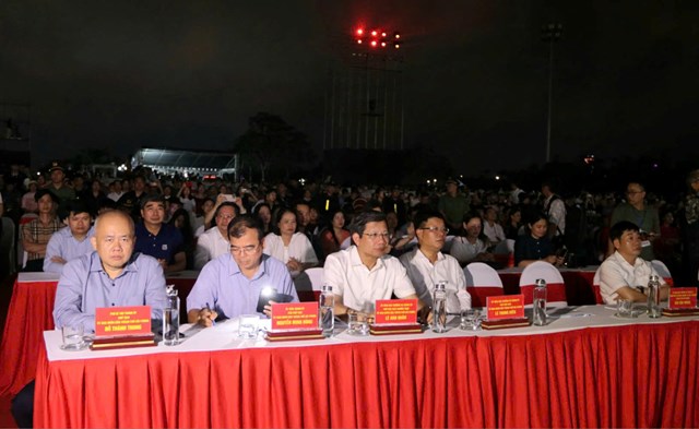 L&atilde;nh đạo TP Hải Ph&ograve;ng dự buổi tổng duyệt.