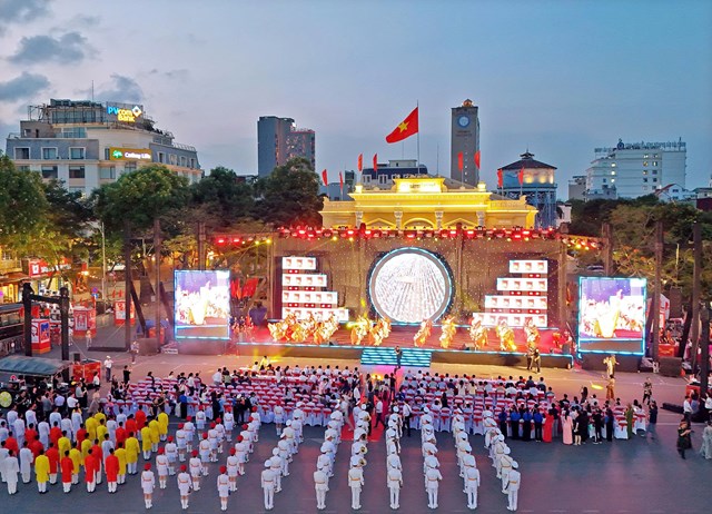 Quang cảnh lễ khai mạc&nbsp;(Ảnh: Cổng th&ocirc;ng tin đi&ecirc;n tử th&agrave;nh phố)