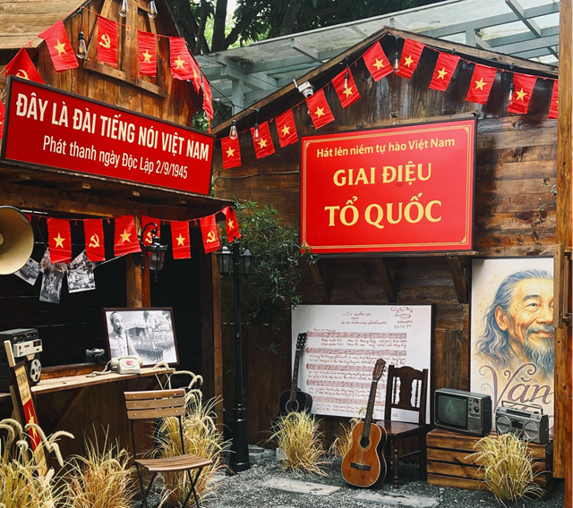 Chủ đề trang tr&iacute; đ&atilde; được chủ qu&aacute;n ấp ủ suốt 2 th&aacute;ng. Ảnh: Cheka Cafe &nbsp;