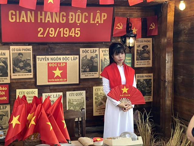 Gian h&agrave;ng độc lập thu h&uacute;t nhiều bạn trẻ đến check-in, chụp ảnh. Ảnh: Cẩm T&uacute; &nbsp;