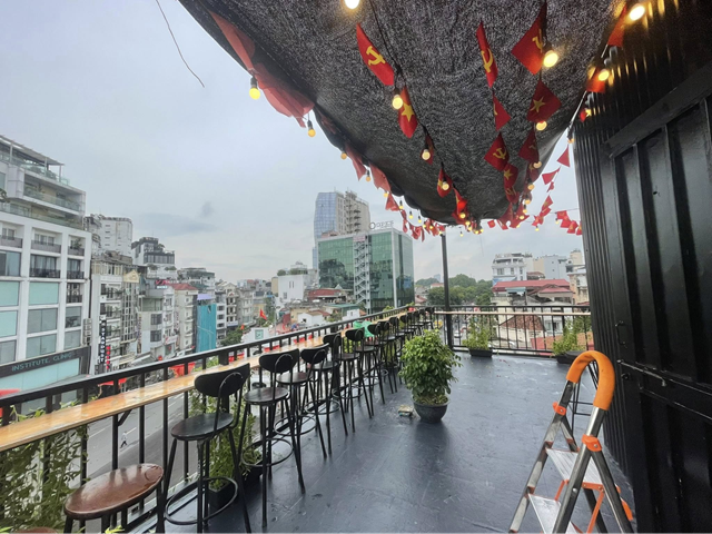 Qu&aacute;n VIETSUN Coffee l&agrave; sự lựa chọn hợp l&yacute; với những bạn muốn ngắm lễ diễu binh tại cung đường Điện Bi&ecirc;n Phủ. &nbsp;