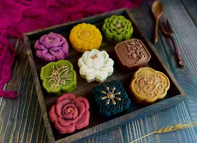 B&aacute;nh Trung Thu hiện đại đang bước v&agrave;o thời kỳ b&ugrave;ng nổ s&aacute;ng tạo với h&agrave;ng loạt biến tấu mới lạ v&agrave; đầy cảm hứng