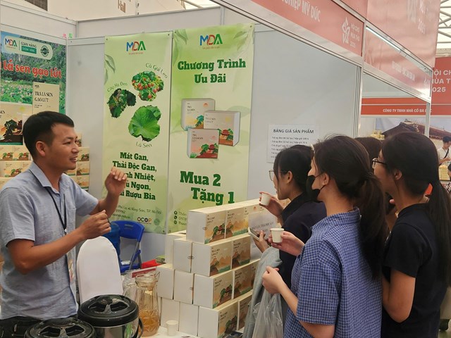 Gian hàng Mỹ Đức tại Hội chợ Mùa thu 2025: Kết hợp giữa truyền thống và hiện đại - Ảnh 2