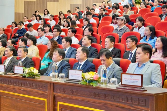 Trường đại học Y - Dược Huế bổ nhiệm 12 Giáo sư,Phó Giáo sư năm 2025 - Ảnh 1