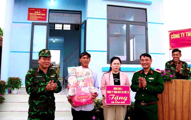 Cà phê 15 chung tay dựng lại mái ấm, tiếp sức người dân vùng lũ Mỹ Điền - Ảnh 1