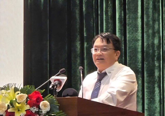 Đại diện c&aacute;c doanh nghiệp n&ecirc;u &yacute; kiến, phản &aacute;nh tại Hội nghị.