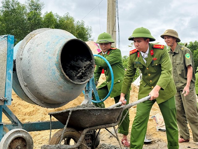 Hai căn nh&agrave; mới cho c&aacute;c hộ d&acirc;n bị sập nh&agrave; do mưa lũ tại x&atilde; Khe Tre, TP Huế đ&atilde; cơ bản ho&agrave;n thiện