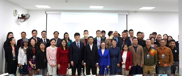 C&aacute;c đại biểu tham dự chụp ảnh lưu niệm.