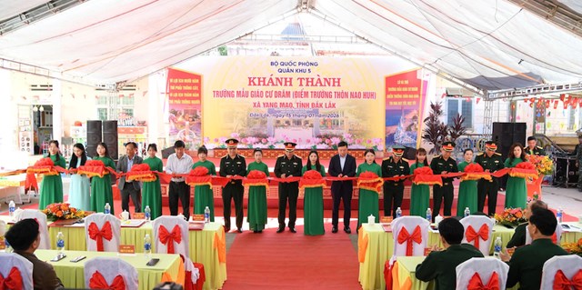 Nghi thức kh&aacute;nh th&agrave;nh&nbsp;Trường Mẫu gi&aacute;o Cư Drăm.