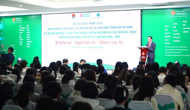 Thầy Lương Minh S&acirc;m- Chủ tịch Hội đồng trường Đại học Đ&ocirc;ng &Aacute; nhận định: &ldquo;Trọng t&acirc;m của khu&ocirc;n khổ hợp t&aacute;c n&agrave;y l&agrave; tăng cường kết nối giữa tri thức học thuật v&agrave; nhu cầu thực tiễn ph&aacute;t triển của th&agrave;nh phố, th&ocirc;ng qua việc định hướng c&aacute;c đề t&agrave;i nghi&ecirc;n cứu, đặc biệt l&agrave; nghi&ecirc;n cứu ứng dụng, gắn trực tiếp với những vấn đề cấp thiết của đ&ocirc; thị v&agrave; khu vực miền Trung - T&acirc;y Nguy&ecirc;n.