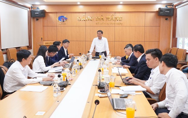 &Ocirc;ng Nguyễn Đ&igrave;nh Chung &ndash; Chủ tịch HĐQT ph&aacute;t biểu chỉ đạo tại phi&ecirc;n họp.