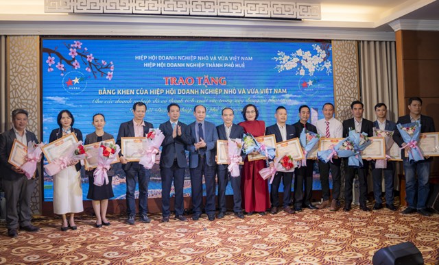 TP.Huế: Lần đầu tiên có hơn 1.000 doanh nghiệp thành lập mới trong một năm - Ảnh 1