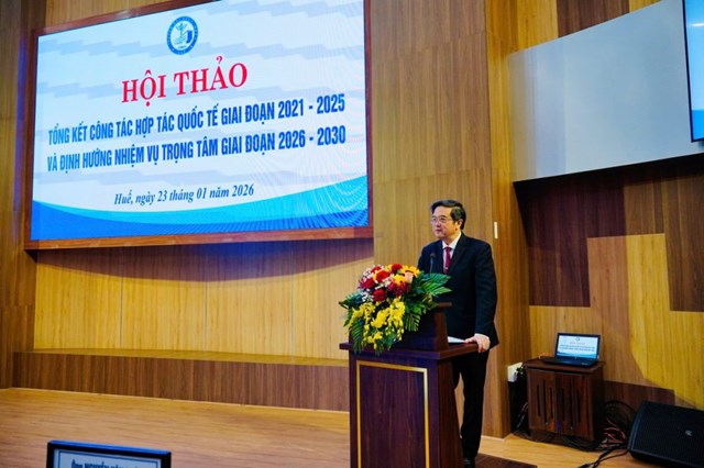 GS.TS. Nguyễn Vũ Quốc Huy - Hiệu trưởng Nh&agrave; trường ph&aacute;t biểu tại Hội thảo