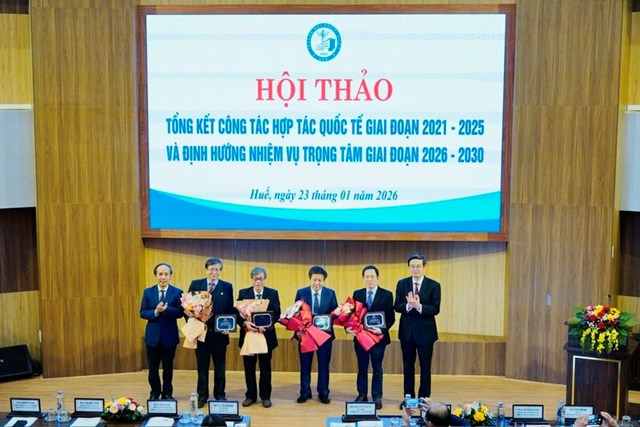 Khen thưởng c&aacute;c tập thể ti&ecirc;u biểu t&iacute;ch cực tham gia hoạt động hợp t&aacute;c quốc tế giai đoạn 2021-2025 &nbsp;