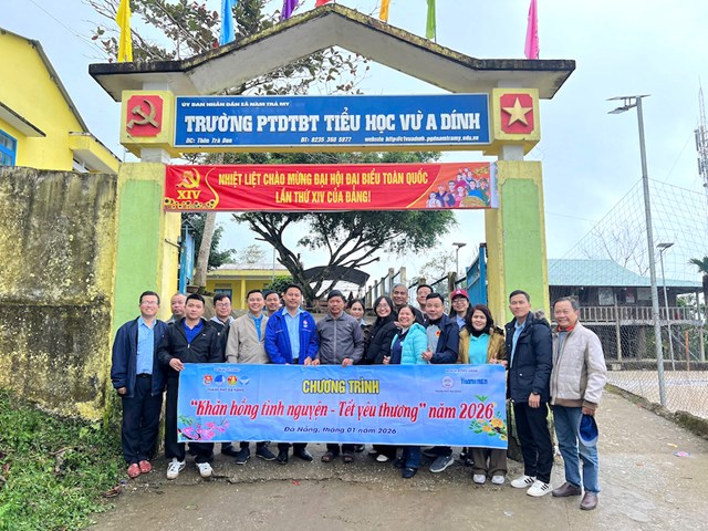 Chương tr&igrave;nh&nbsp;&ldquo;Khăn hồng t&igrave;nh nguyện- Tết y&ecirc;u thương&rdquo; năm 2026 đ&atilde; để lại nhiều dấu ấn tốt đẹp, lan tỏa tinh thần đo&agrave;n kết, tương th&acirc;n tương &aacute;i.&nbsp;