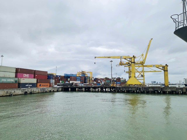 Năm 2025, tổng sản lượng h&agrave;ng h&oacute;a th&ocirc;ng qua cảng Đ&agrave; Nẵng tăng 10,29 % so với năm trước, đạt 102,48 % kế hoạch.&nbsp;