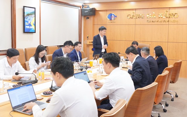 Tại cuộc họp của Ban l&atilde;nh đạo Cảng Đ&agrave; Nẵng mới đ&acirc;y đ&atilde;&nbsp;x&aacute;c lập định hướng ph&aacute;t triển năm 2026 với trọng t&acirc;m mở rộng hạ tầng, đẩy mạnh chuyển đổi xanh v&agrave; chuyển đổi số.&nbsp;