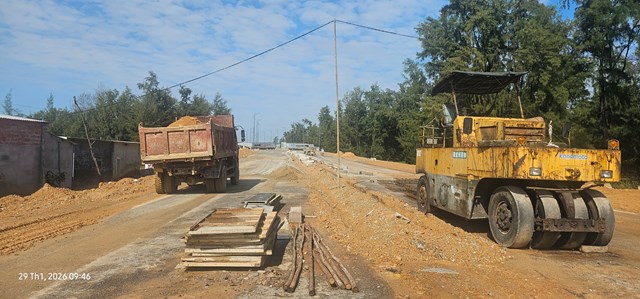 Cầu vượt cửa biển Thuận An dần lộ diện, “mạch nối” kinh tế ven biển vẫn đợi đường thông - Ảnh 3