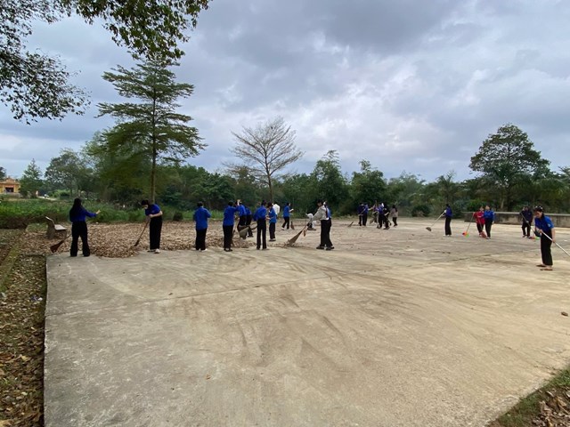 Người d&acirc;n tiến h&agrave;nh tổng vệ sinh m&ocirc;i trường