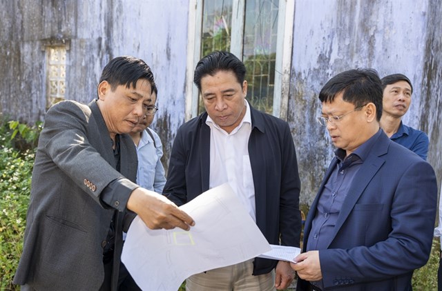 L&atilde;nh đạo th&agrave;nh phố y&ecirc;u cầu c&aacute;c đơn vị li&ecirc;n quan khẩn trương r&agrave; so&aacute;t ph&aacute;p l&yacute;, đ&aacute;nh gi&aacute; khả năng kết nối hạ tầng để x&acirc;y dựng phương &aacute;n khai th&aacute;c hiệu quả quỹ đất c&ocirc;ng...