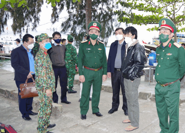 Ngay sau khi xảy ra sự&nbsp; việc &Ocirc;ng Phan Việt Cường B&iacute; thư tỉnh Quảng Nam c&ugrave;ng đại diện Qu&acirc;n&nbsp; khu 5 c&oacute; mặt tại hiện trường để chỉ đạo&nbsp; c&ocirc;ng&nbsp; t&aacute;c cứu nạn