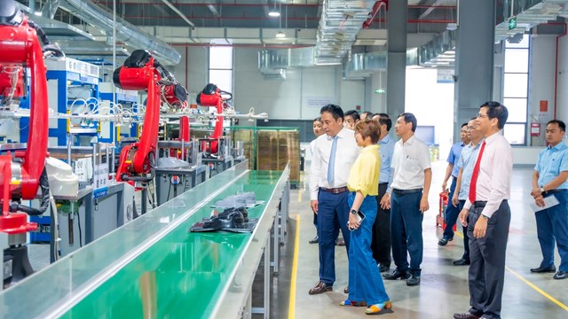 Chủ tịch UBND TP. Huế Nguyễn Khắc Toàn: Quyết liệt khơi thông nguồn lực, tạo đà bứt phá tăng trưởng hai con số - Ảnh 1