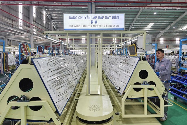 Khi c&ocirc;ng nghiệp giữ vai tr&ograve; trung t&acirc;m, tăng trưởng của đ&ocirc; thị sẽ gắn chặt hơn với năng suất, đổi mới s&aacute;ng tạo v&agrave; năng lực tham gia chuỗi gi&aacute; trị khu vực.