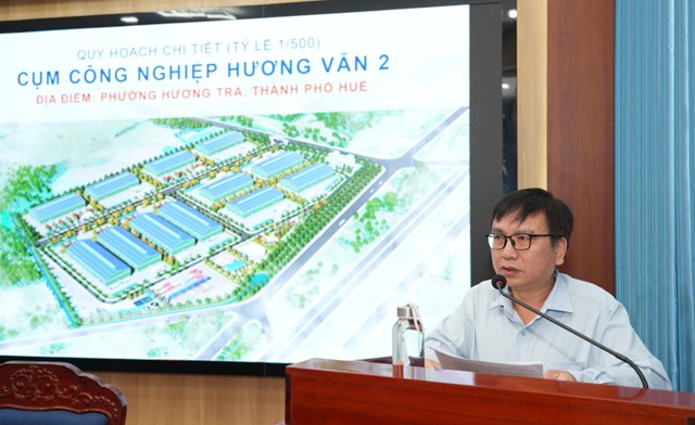 &Ocirc;ng Trần Văn T&uacute; &ndash; UVTV, Ph&oacute; Chủ tịch UBND phường Hương Tr&agrave; ph&aacute;t biểu tại hội nghị