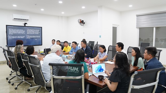 Quang cảnh buổi l&agrave;m việc.